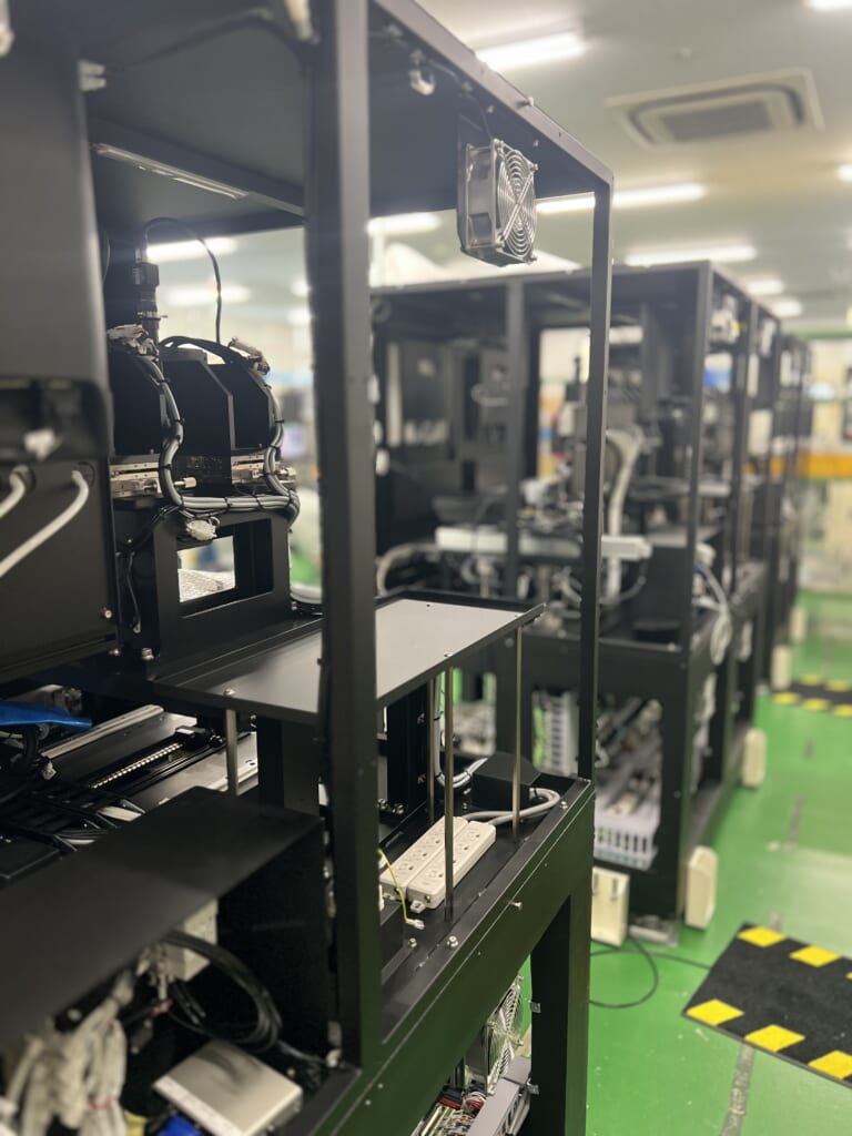 装置一式でのご依頼で、機内配線３台施工いたしました